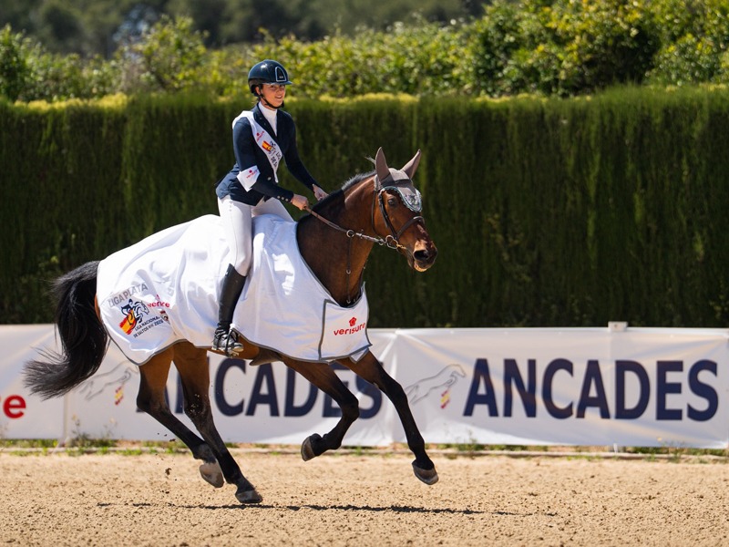 “Clarín de Llamosas” ganó el GP de la Liga Plata en el CSN5* Moura Tours Valencia